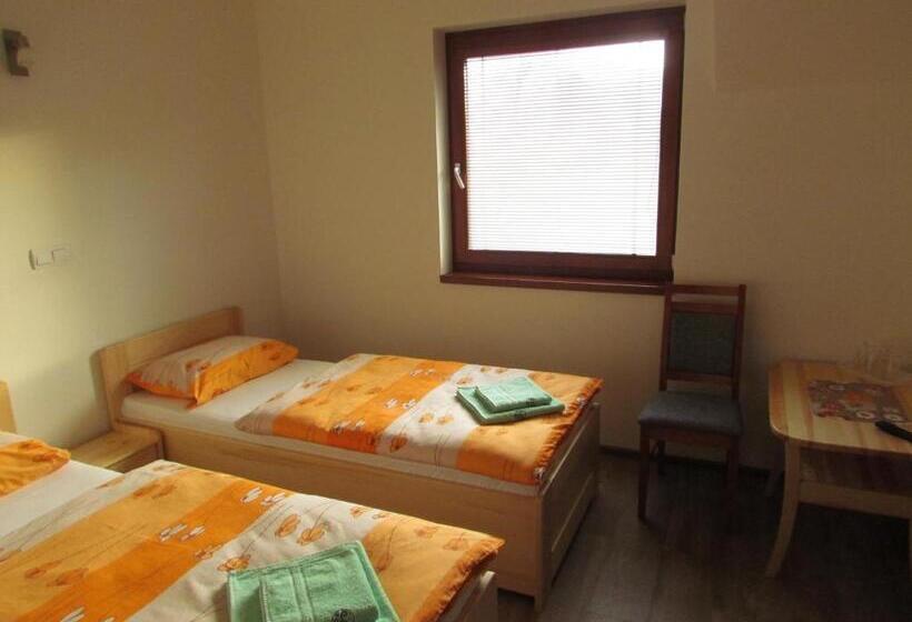 فندق Penzión Trio