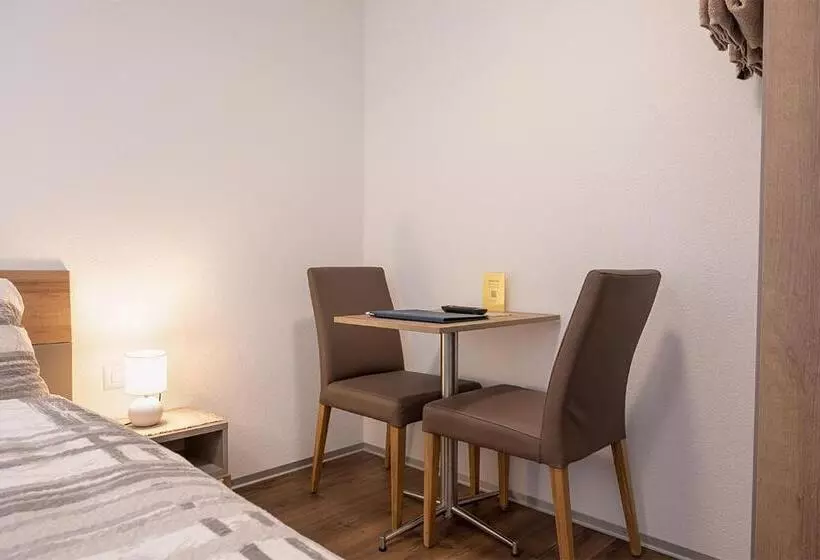 Hotelli Restaurant Drei Tannen