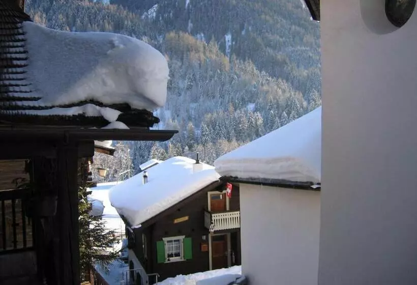 Hotelli Restaurant Drei Tannen