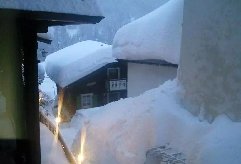 Hotelli Restaurant Drei Tannen