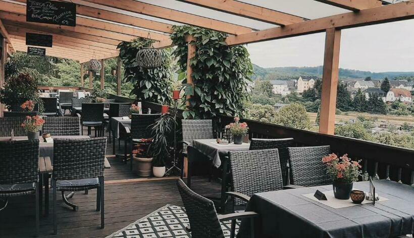 Пансион Restaurant & Hotel Zur Falkenhöhe