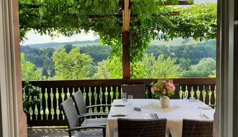 Majatalo Restaurant & Hotel Zur Falkenhöhe