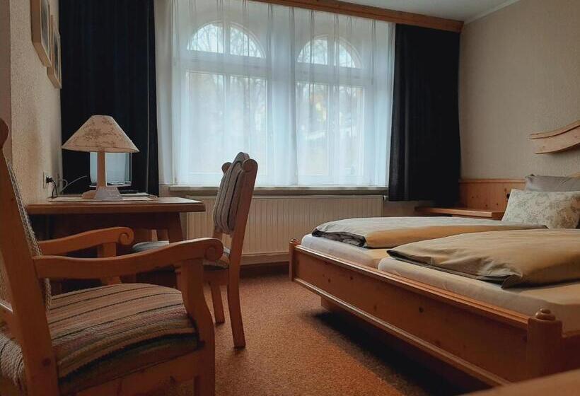 Пансион Restaurant & Hotel Zur Falkenhöhe