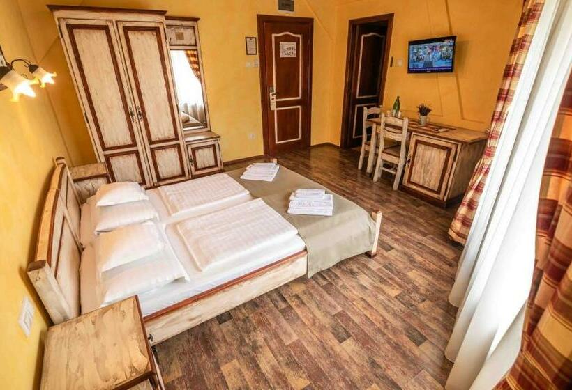 Pensiune Restaurant Lyra