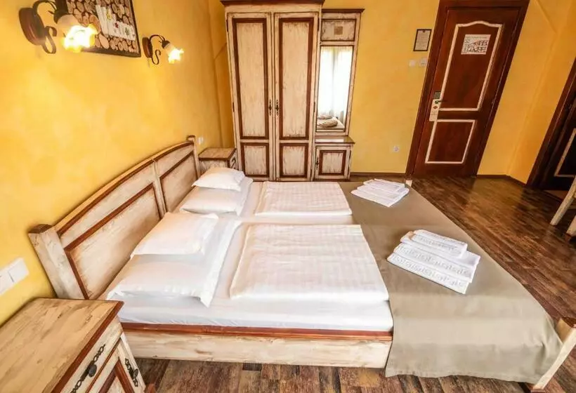 Pensiune Restaurant Lyra