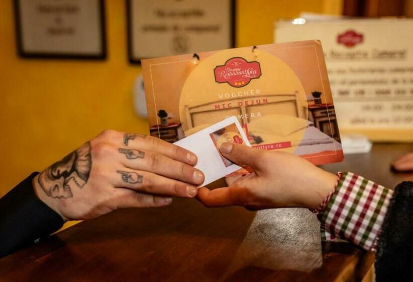 Pensiune Restaurant Lyra