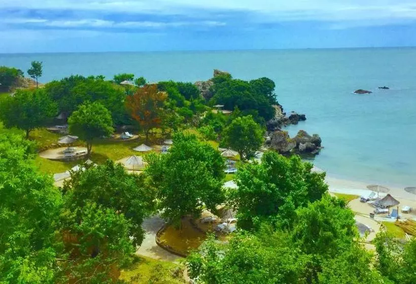 استراحتگاه Rusalka Holiday Village
