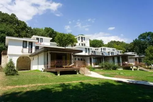 استراحتگاه Rusalka Holiday Village