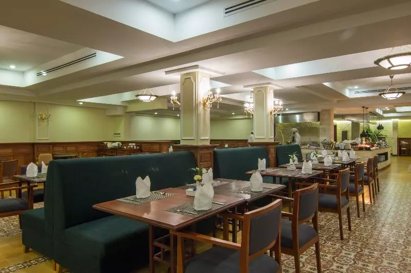 Отель Angkor Palace Suite & Villa