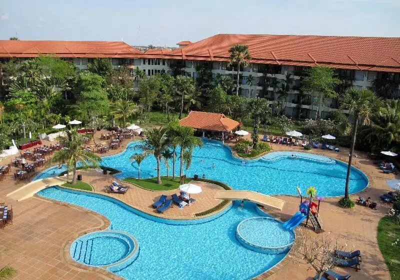 Отель Angkor Palace Suite & Villa