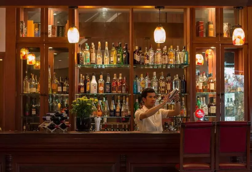 Отель Angkor Palace Suite & Villa