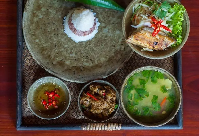 Отель Angkor Palace Suite & Villa