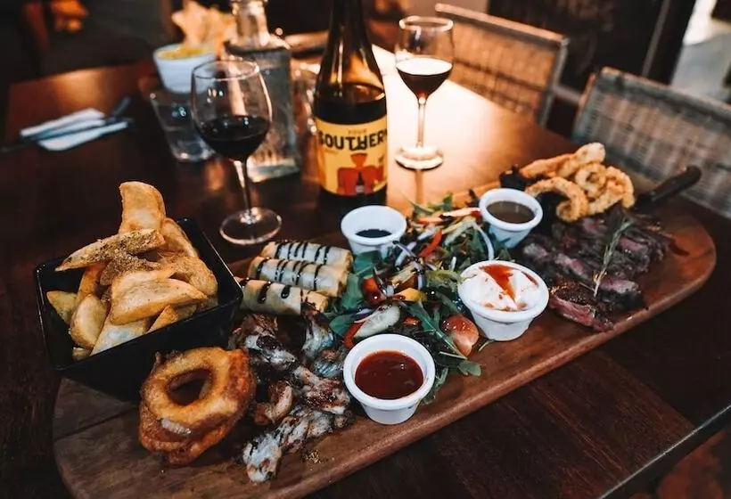 Отель Ferntree Rainforest