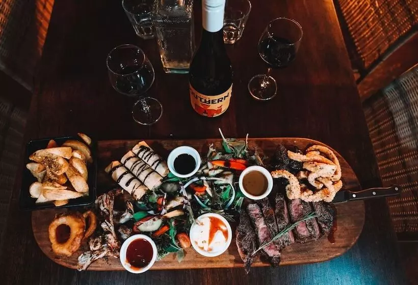 Отель Ferntree Rainforest