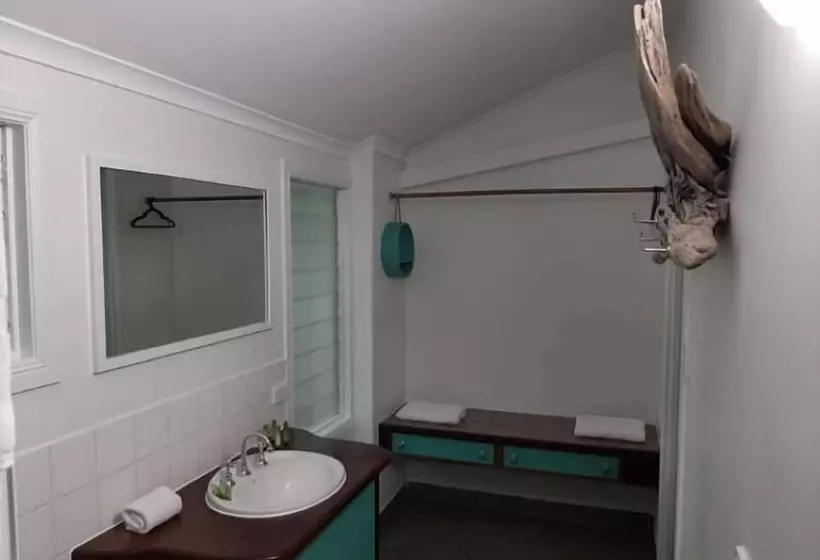 Отель Ferntree Rainforest