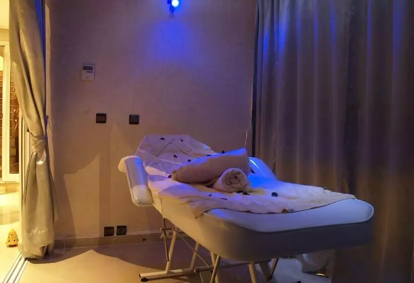 هتل Imperial Holiday