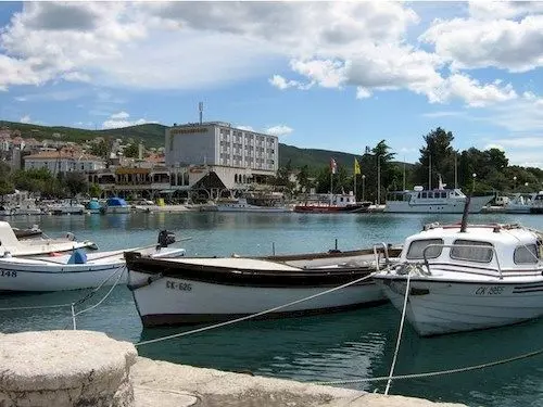 Отель International