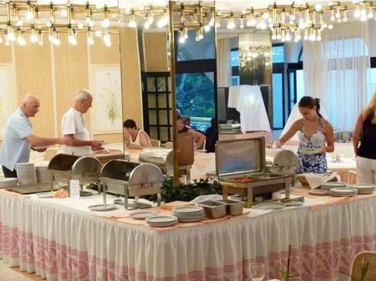 Отель International