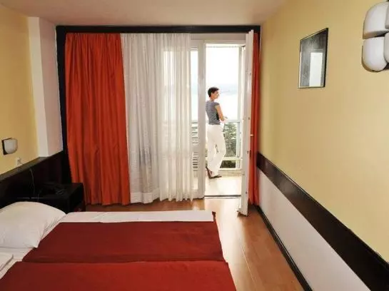 Отель International