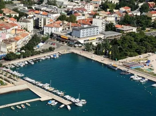 Отель International