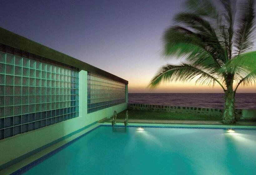 فندق Al Nawras Island Resort