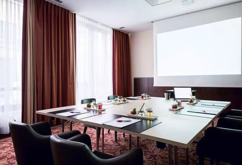 Отель Munich Airport Marriott