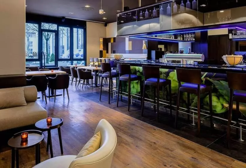 Отель Munich Airport Marriott