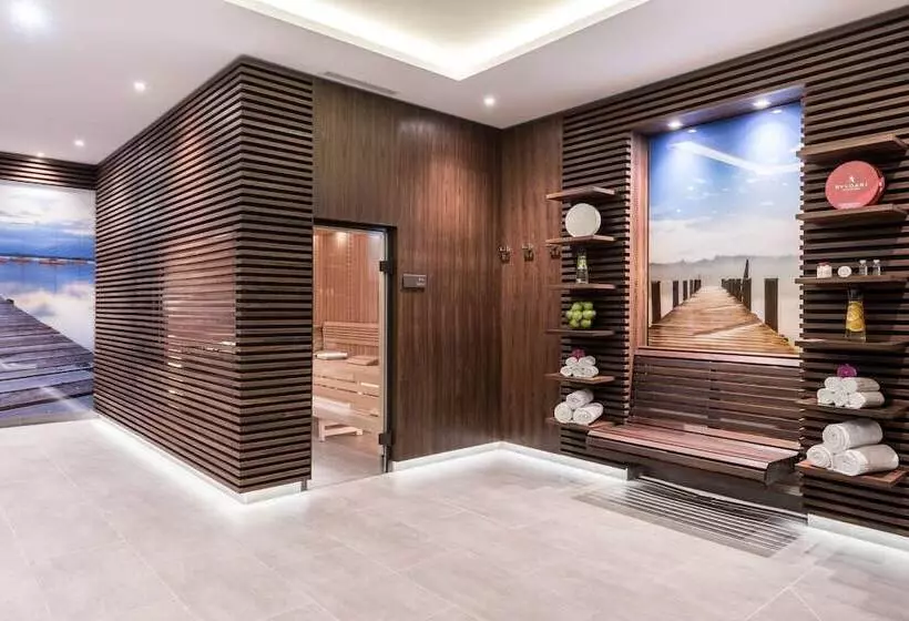 Отель Munich Airport Marriott