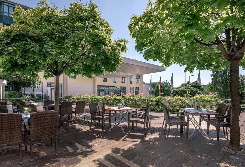 Отель Munich Airport Marriott