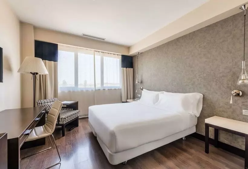 Отель NH Alcorcon