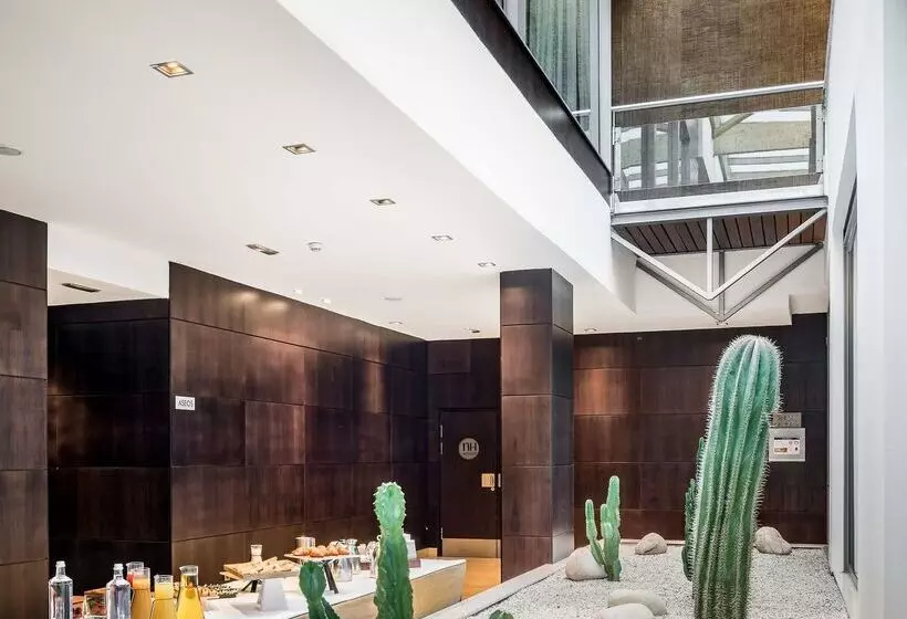 Отель NH Alcorcon