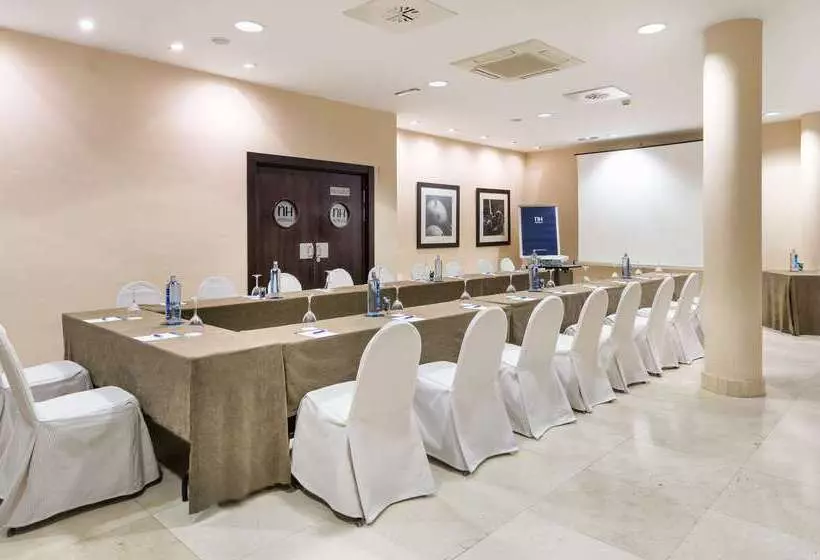 Отель NH Alcorcon