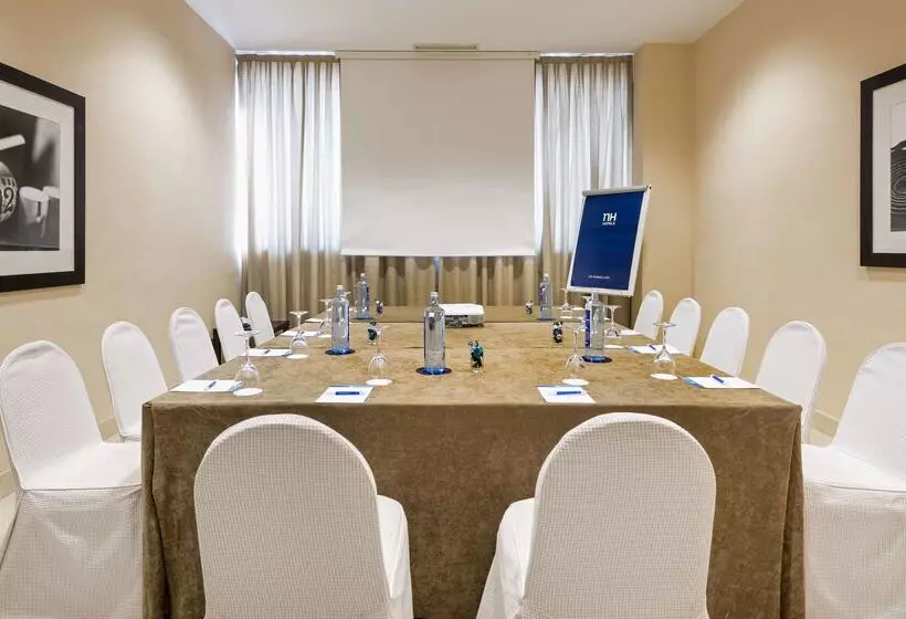 Отель NH Alcorcon