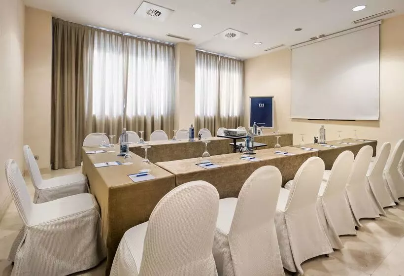 Отель NH Alcorcon