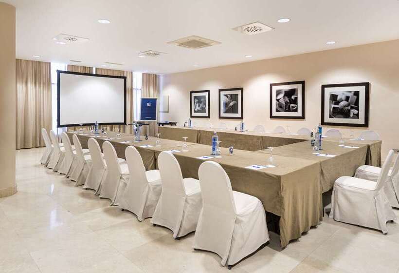 בית מלון כפרי NH Alcorcon