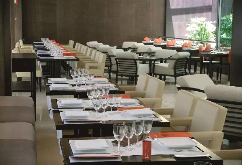 Отель NH Alcorcon