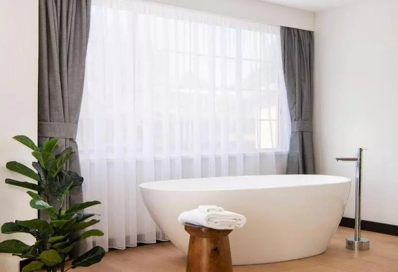 Отель Parklands Resort