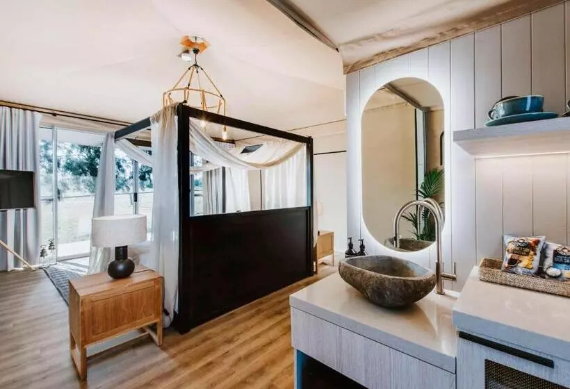 Отель Parklands Resort