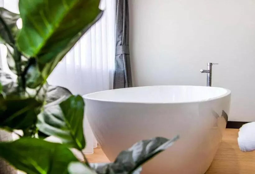 Отель Parklands Resort