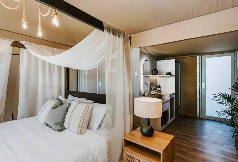 Отель Parklands Resort