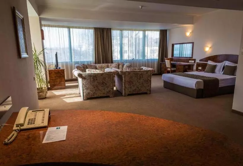 فندق Sevlievo Plaza