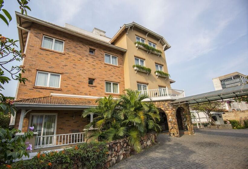 هتل Villa Morra Suites