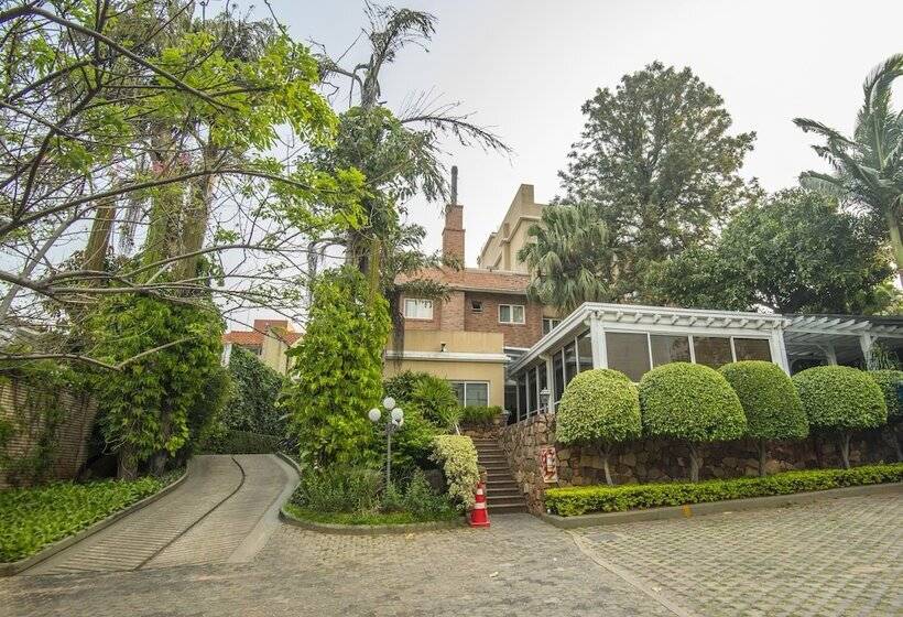 هتل Villa Morra Suites