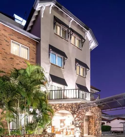 ホテル Villa Morra Suites