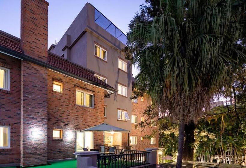 هتل Villa Morra Suites