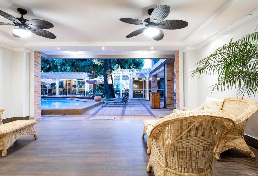 هتل Villa Morra Suites