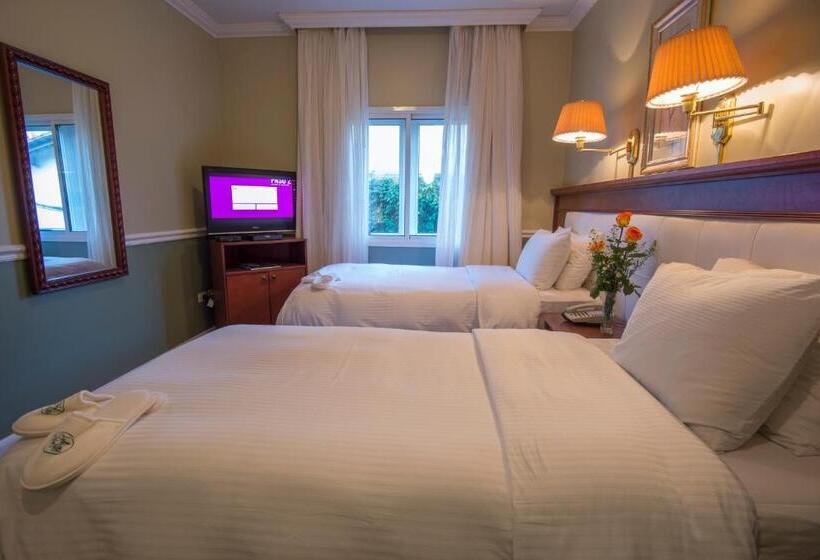 هتل Villa Morra Suites