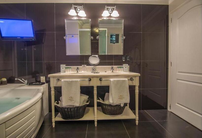 هتل Villa Morra Suites