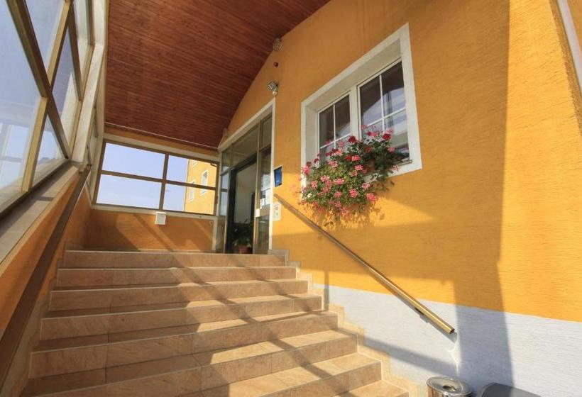 Oekotel Graz Airport