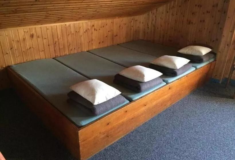 Retkeilymaja Gruppenhaus Im Walliser Alpstyle